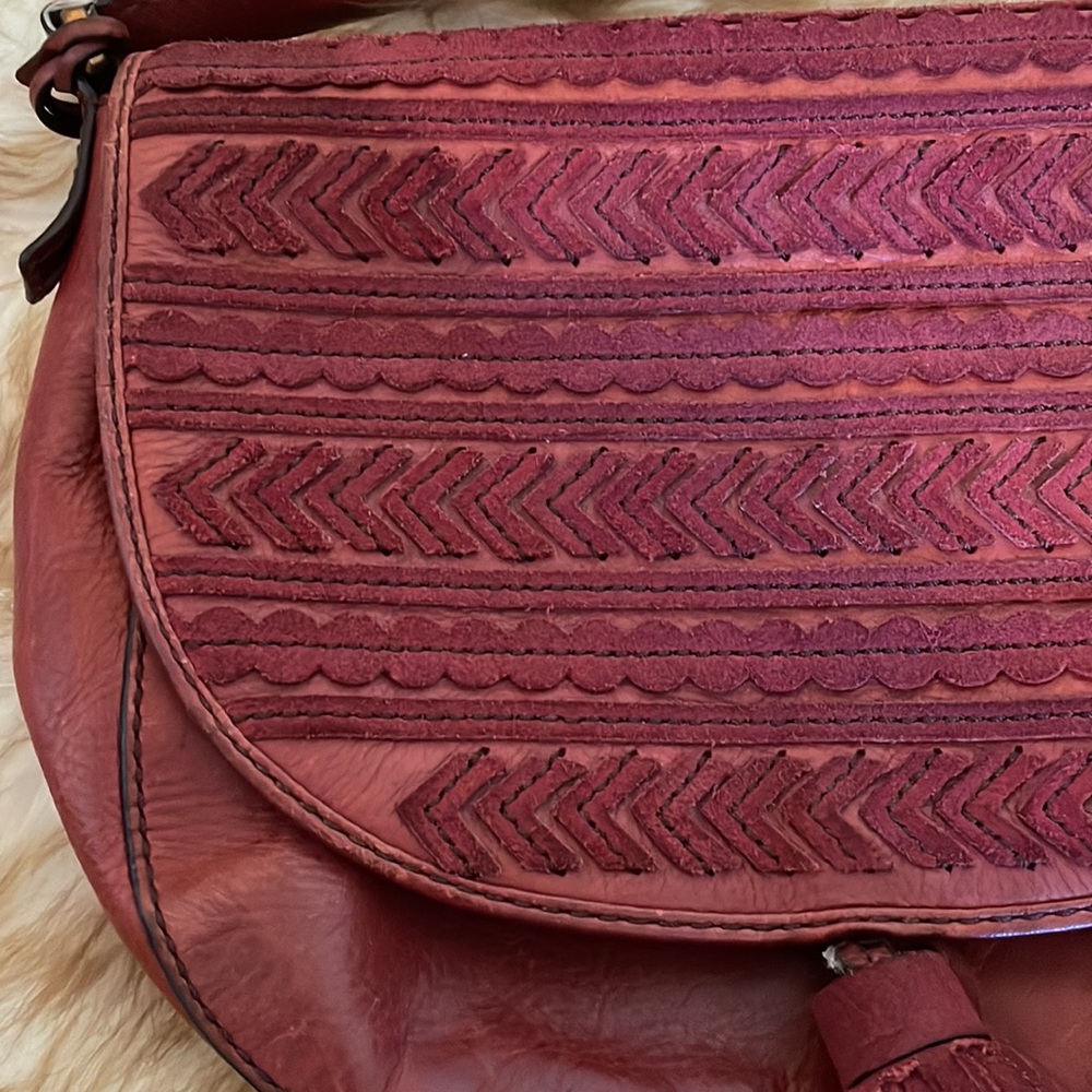 Burgundy fossil crossbody purse with tassel - Picture 2 of 8